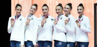 Farfalle di bronzo con i cinque cerchi ai Mondiali di Valencia