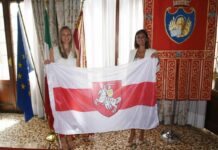 La bandiera storica della Bielorussia a Ca’ Farsetti