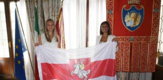 La bandiera storica della Bielorussia a Ca’ Farsetti