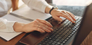 Cosa sono i massimali dell’assicurazione donna tastiera notebook