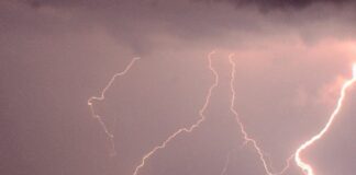 Vento e pioggia a Palermo, voli dirottati e cancellati