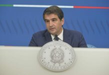 Fitto “45 milioni a Lampedusa per il disagio che l’isola subisce”