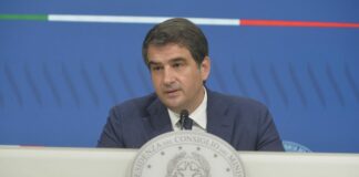 Fitto “45 milioni a Lampedusa per il disagio che l’isola subisce”