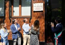 Milano è memoria, una targa per ricordare Mike Bongiorno