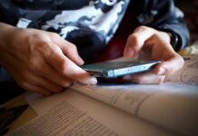 Ricerca Bicocca, l’uso precoce dello smartphone riduce l’apprendimento