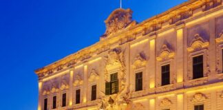 Malta, Italian fined for damaging the steps of the office Prime Minister