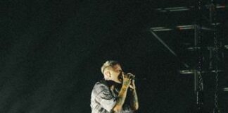 Lazza, otto nuove tracce in versione live su Amazon Music