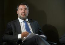 Salvini “Più sanzioni per chi usa il cellulare alla guida”