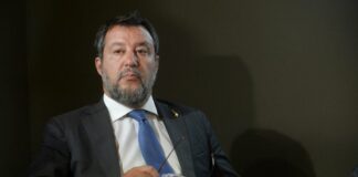 Salvini “Più sanzioni per chi usa il cellulare alla guida”
