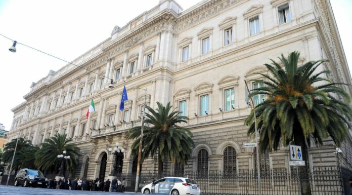 A luglio il debito pubblico sale a 2.858 mld