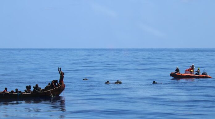 Emergenza a Lampedusa, 3800 in hotspot mentre proseguono sbarchi