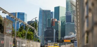 Venerdì rosso a Singapore, Ferrari in testa nelle libere