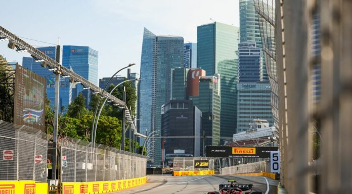 Venerdì rosso a Singapore, Ferrari in testa nelle libere