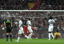 Il Napoli rimonta due gol e pareggia contro il Genoa