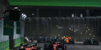 Gioia Ferrari a Singapore, vince Sainz davanti a Norris