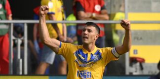 Pinamonti illude il Sassuolo, il Frosinone rimonta e vince 4-2