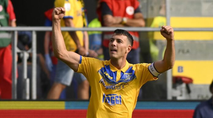 Pinamonti illude il Sassuolo, il Frosinone rimonta e vince 4-2