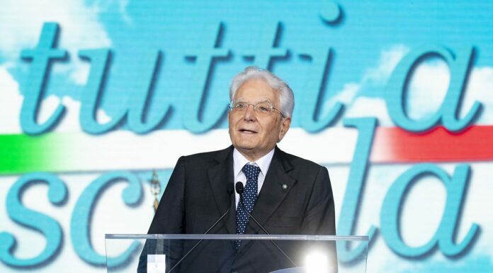 Scuola, Mattarella “E’ la più importante risposta al degrado”