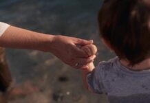 Covid, bambini colpiti in forma più lieve ma occhio al ritorno a scuola