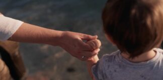 Covid, bambini colpiti in forma più lieve ma occhio al ritorno a scuola