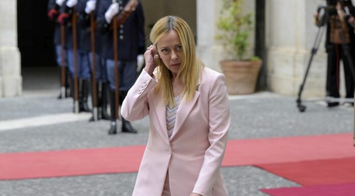 Meloni “Non permetterò che l’Italia diventi il campo profughi d’Europa”