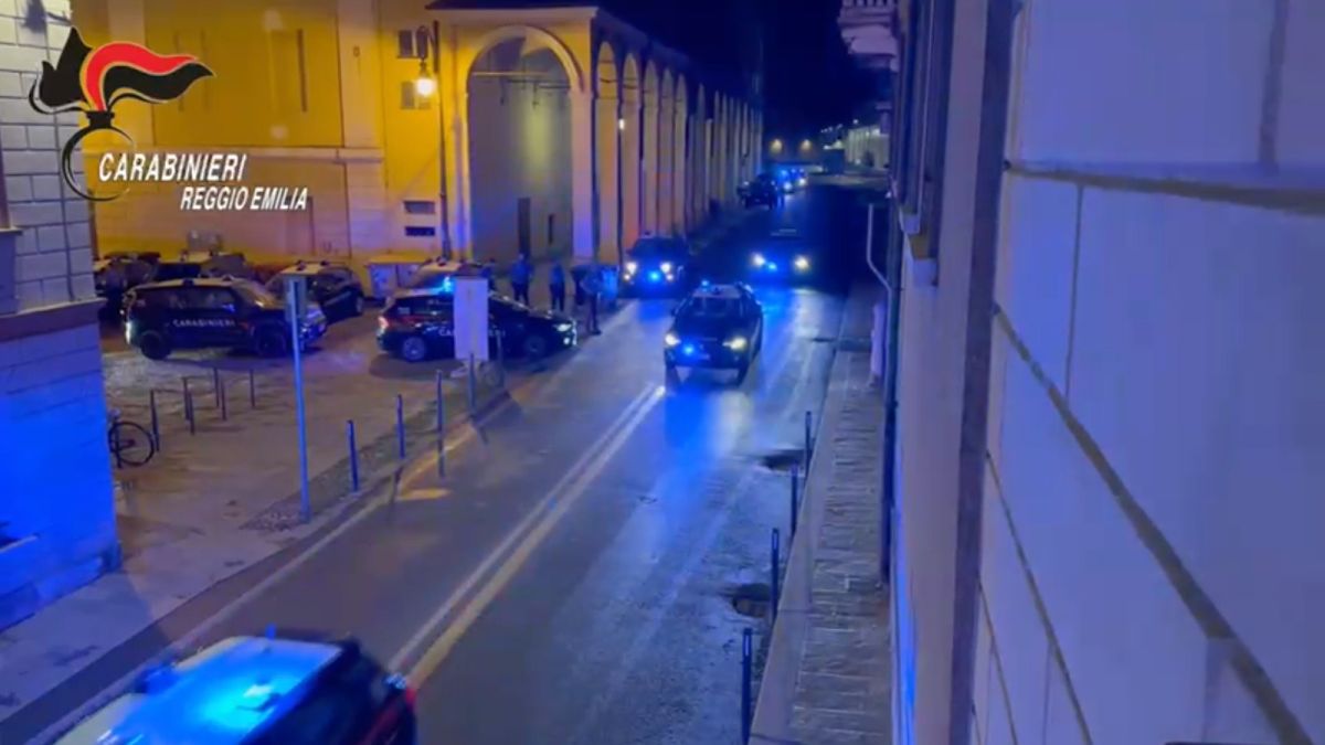 Blitz dei carabinieri, 24 arresti per droga e armi tra Reggio e Parma