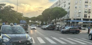 Roma, blitz a Tor Bella Monaca. Due arresti, trovate 300 dosi droga