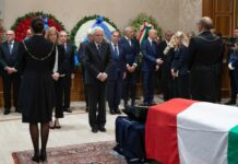 Napolitano, camera ardente in Senato. Omaggio di Mattarella e Meloni