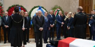 Napolitano, camera ardente in Senato. Omaggio di Mattarella e Meloni