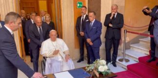Napolitano, Papa Francesco a sorpresa alla camera ardente