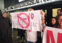 Energia, protesta contro rigassificatore davanti a Regione Liguria