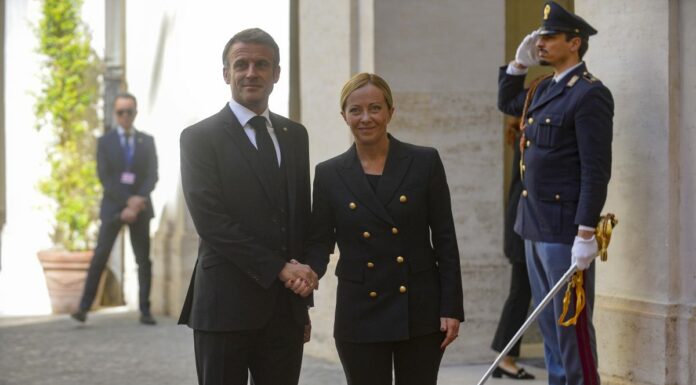 Meloni-Macron, faccia a faccia su migranti e priorità economiche Ue
