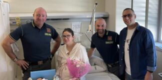 Como, sta per partorire nel traffico. Scortata in ospedale dalla Gdf