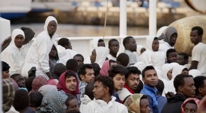 Espulsioni più facili per immigrati irregolari
