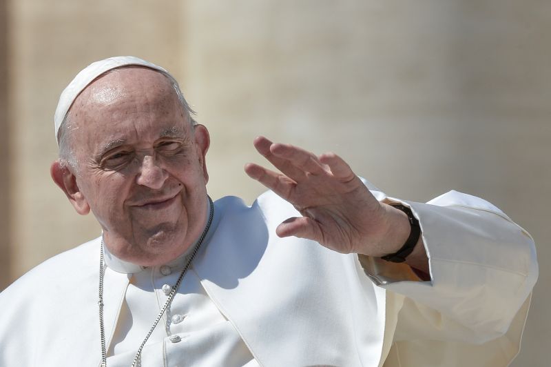 Papa “Serve un’economia illuminata per affrontare nuove sfide”