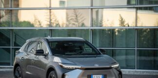 Toyota presenta bZ4X, il primo suv 100% elettrico