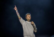 Fedez ricoverato per emorraggia interna, “Medici mi hanno salvato”