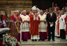 Al Duomo di Napoli si ripete il miracolo del sangue di San Gennaro