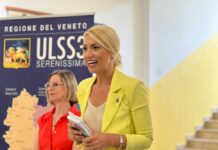 Consegnato diario scolastico della ULSS3 agli alunni della Tintoretto di Mestre