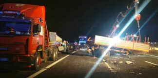 Scontro sull’A1 fra un tir e un bus di migranti partito dalla Sicilia. Morti 2 autisti, 25 i feriti