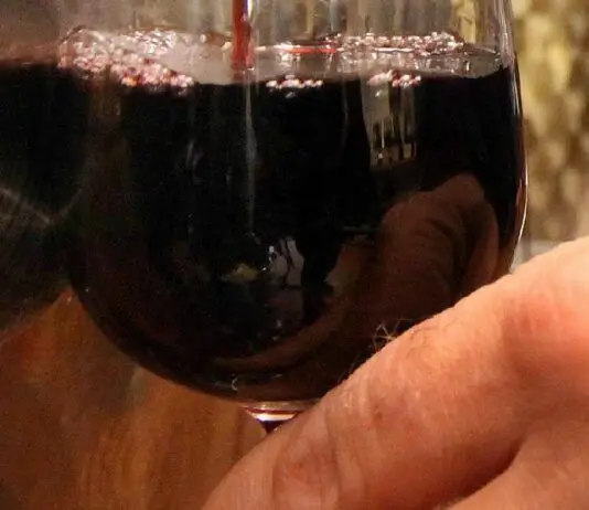 Il settore italiano del vino tiene ma deve affrontare numerose criticità