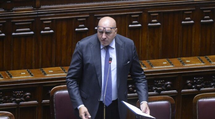 Crosetto “si bloccano migranti da una parte, si agevolano dall’altra”