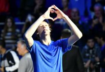 Sinner batte Alcaraz e vola in finale a Pechino