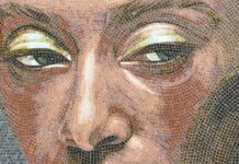 Milano, svelato il mosaico che celebra la prima super modella nera