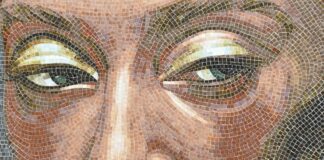 Milano, svelato il mosaico che celebra la prima super modella nera