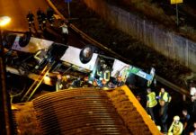 Pullman precipita dal cavalcavia a Mestre, 21 morti. Rimosso il bus