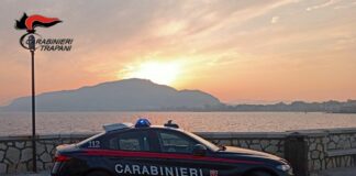 All’alt dei Carabinieri butta dal finestrino 1 kg di cocaina, arrestato