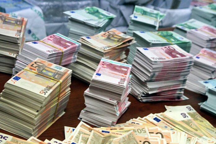 I carabinieri sequestrano 53 milioni di euro falsi nascosti in una cantina