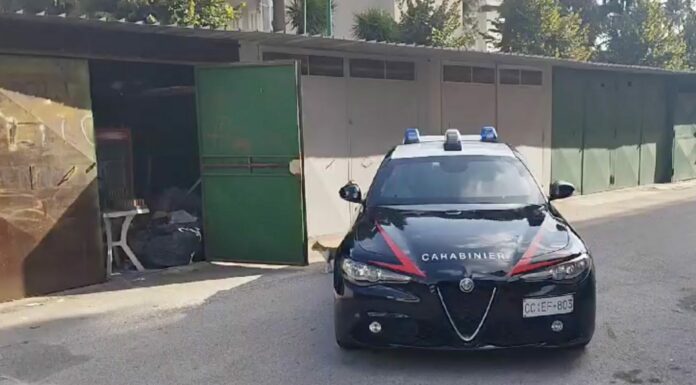 Fabbrica di esplosivi tra le abitazioni di Scampia, 100 chili in un box