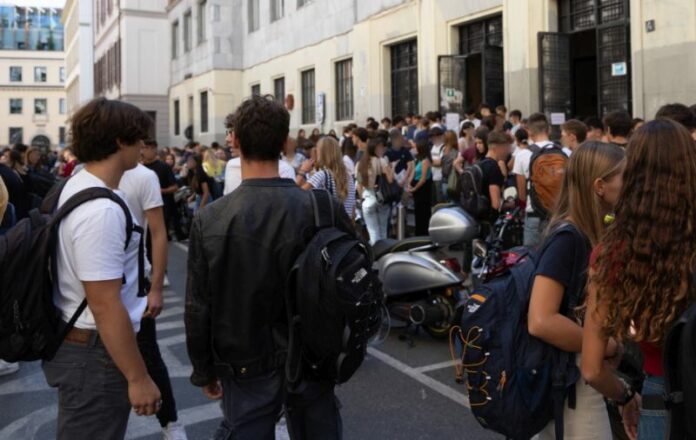 Milano - Primo giorno di scuola al Liceo Parini